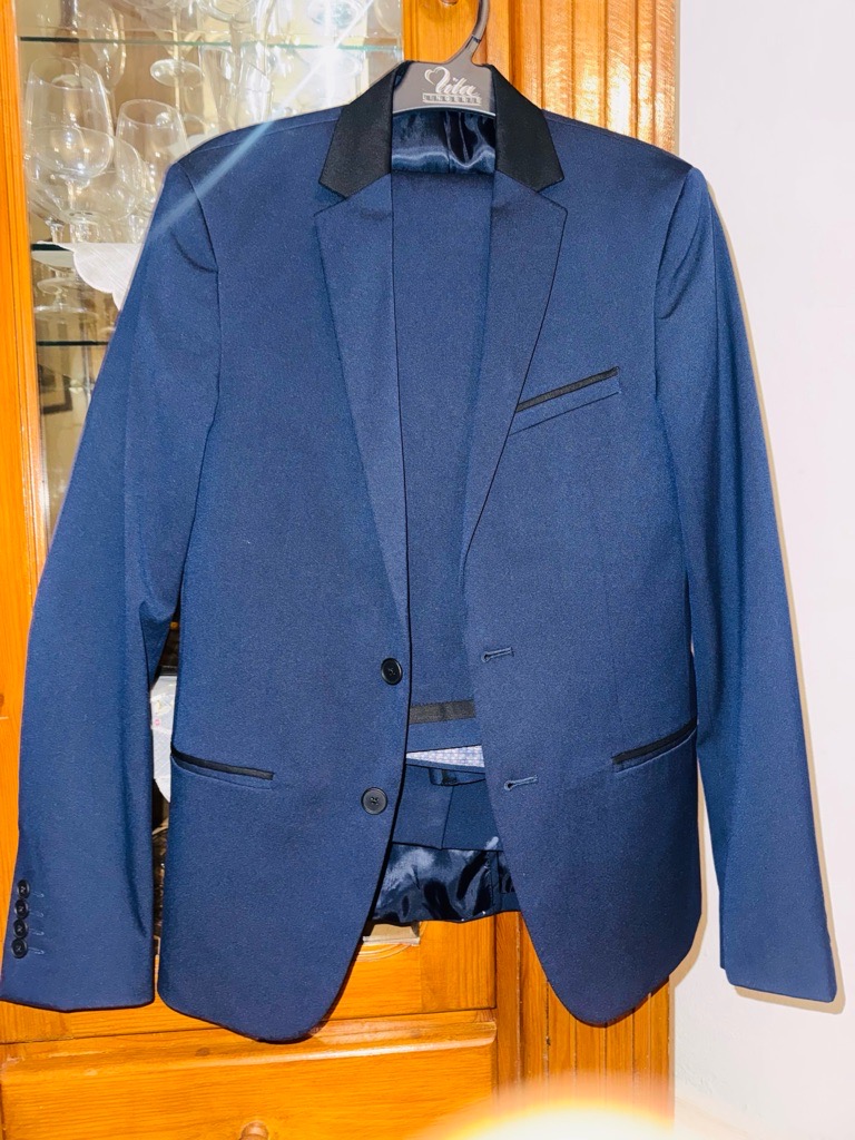 2 costumes luxueuses etat neuf