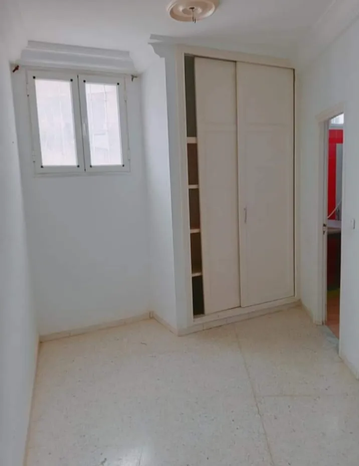 Location S1 vide à Jardin D'El Menzah 1