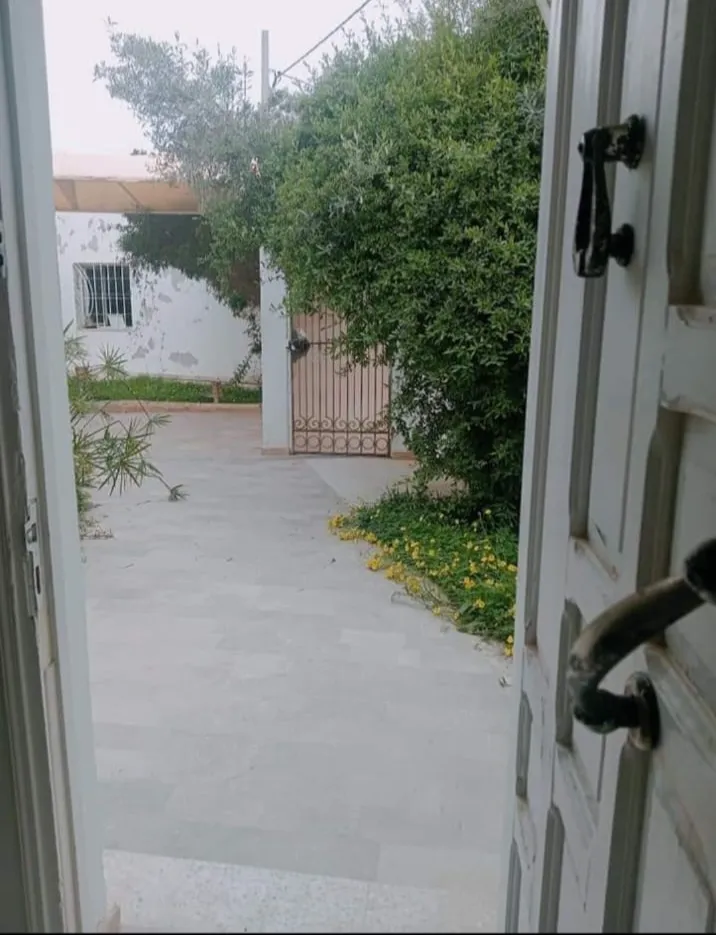 Location S1 vide à Jardin D'El Menzah 1