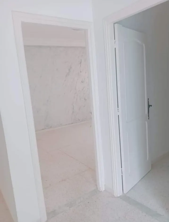 Location S1 vide à Jardin D'El Menzah 1