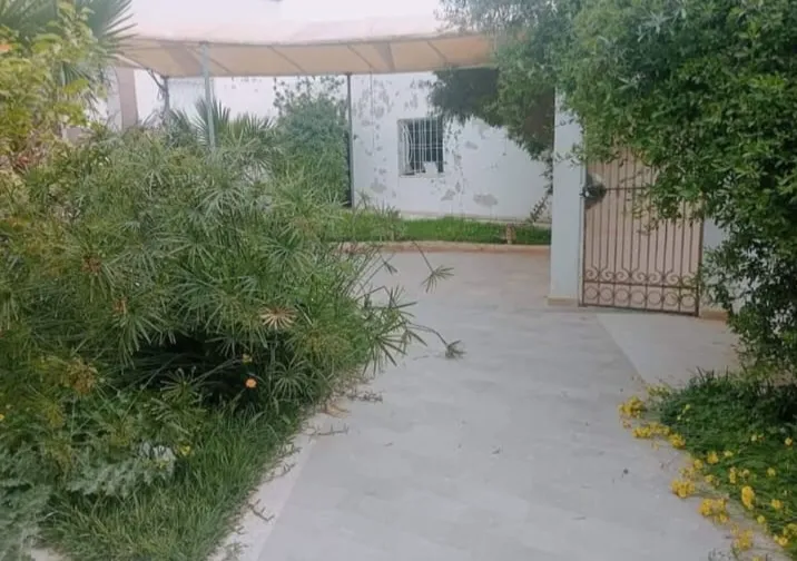 Location S1 vide à Jardin D'El Menzah 1
