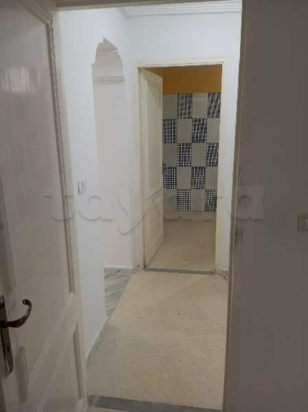  un studio s+1 au rdc a louer situé a bardo (rue bayrouth)