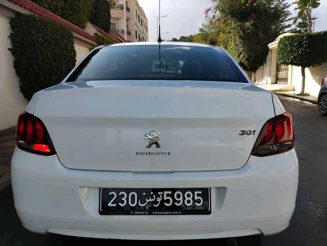 PEUGEOT 301 PREMIÈRE MAIN EN TRÈS BON ÉTAT 