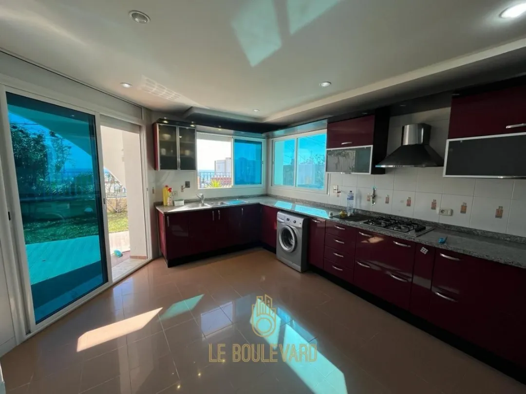 A Vendre Villa S+4 Avec Piscine Et Vue Sur Mer à Hammamet 