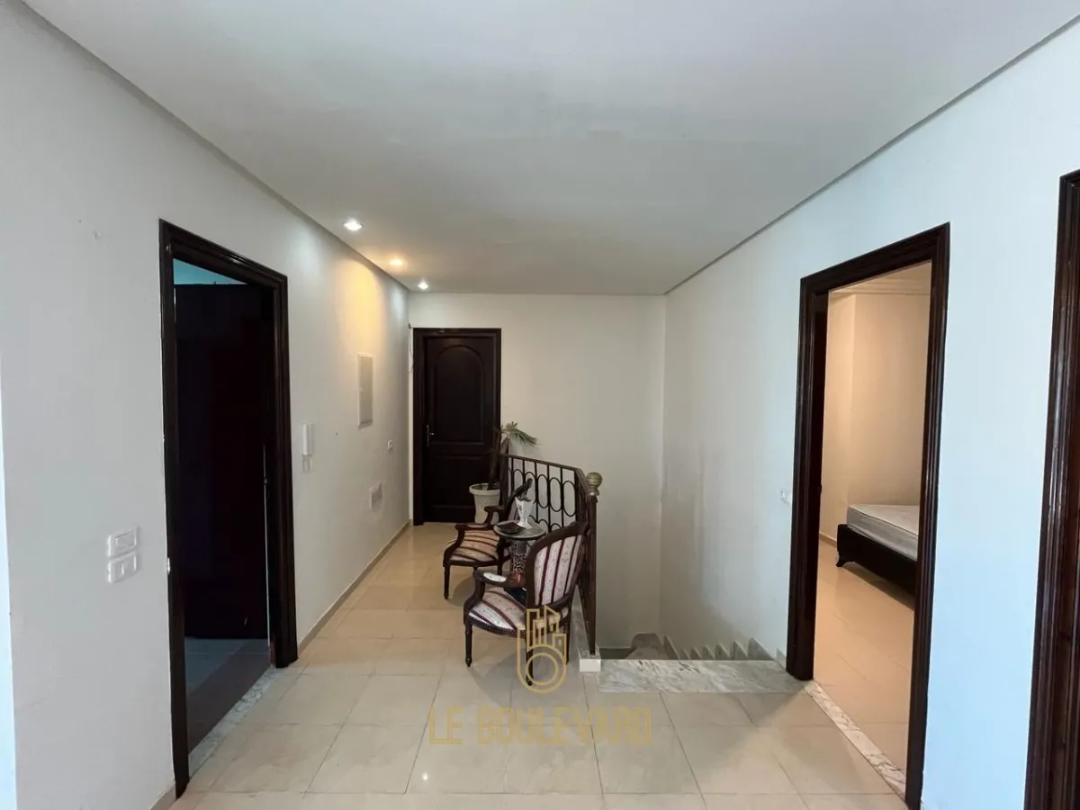 A Vendre Villa S+4 Avec Piscine Et Vue Sur Mer à Hammamet 