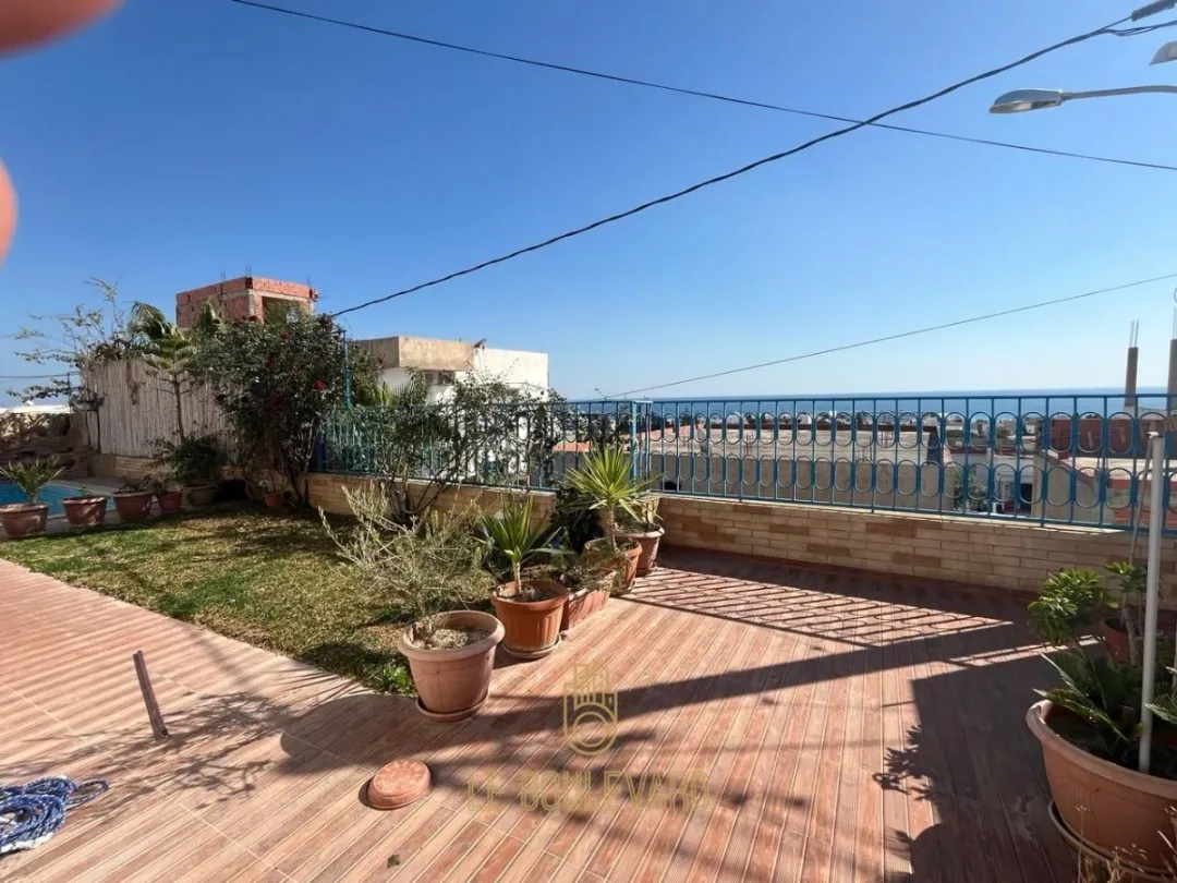 A Vendre Villa S+4 Avec Piscine Et Vue Sur Mer à Hammamet 