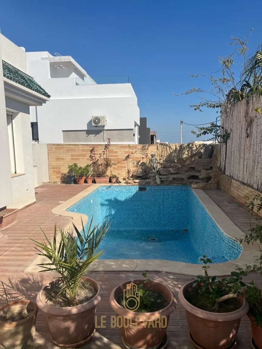 A Vendre Villa S+4 Avec Piscine Et Vue Sur Mer à Hammamet 