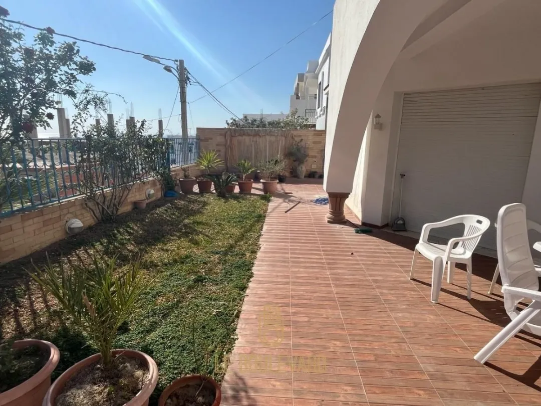 A Vendre Villa S+4 Avec Piscine Et Vue Sur Mer à Hammamet 