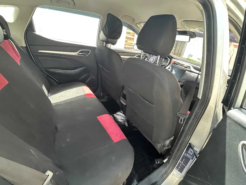 Voiture MG (ZS) COMME NEUF MODELE 2023