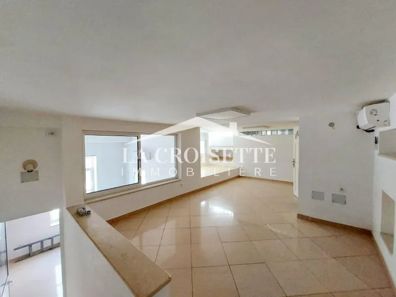 Local commercial en double hauteur à louer à La Marsa ZCL0550