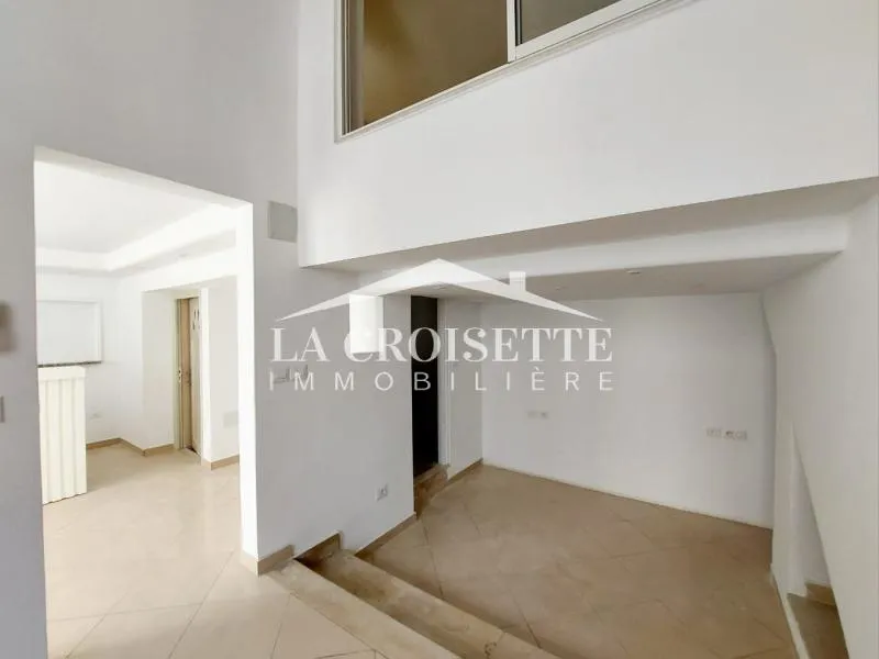 Local commercial en double hauteur à louer à La Marsa ZCL0550