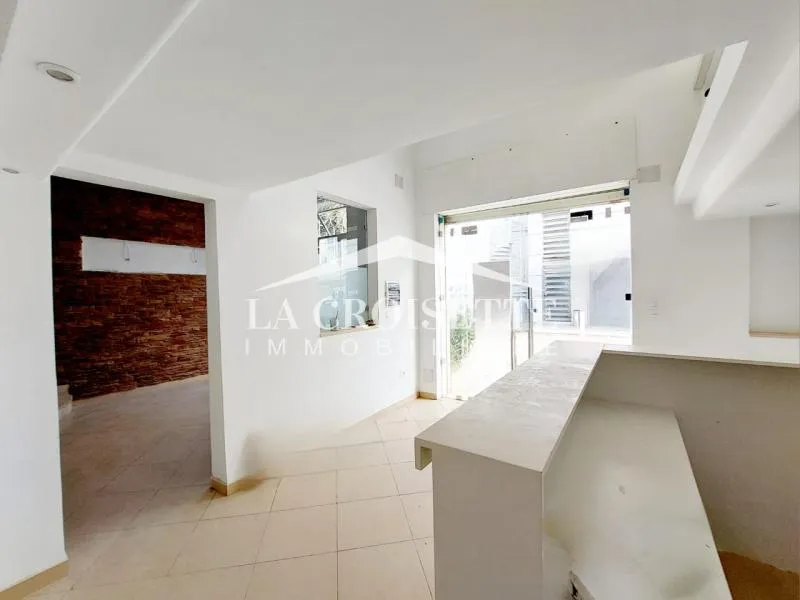 Local commercial en double hauteur à louer à La Marsa ZCL0550