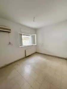 un appartement s+2 vide au rdc a louer situé a manzah 7 prés de grand hôtel tunis