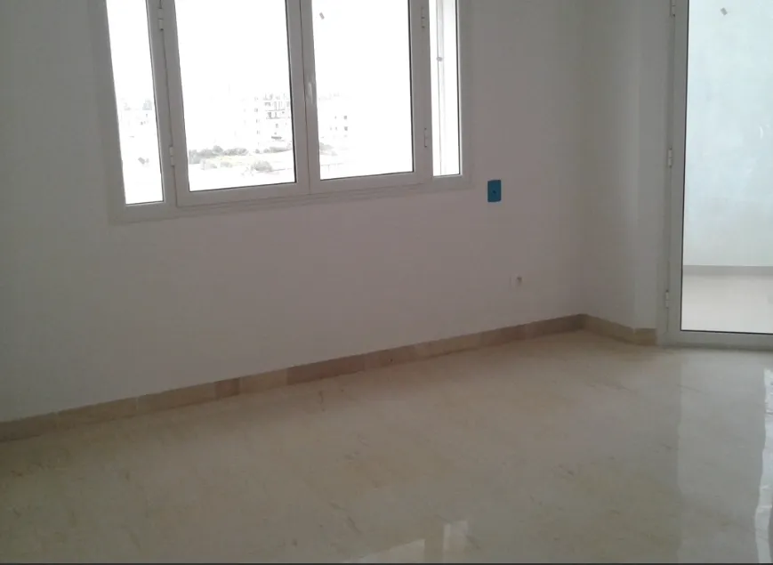 Location S2 vide à Cité Les Palmiers 