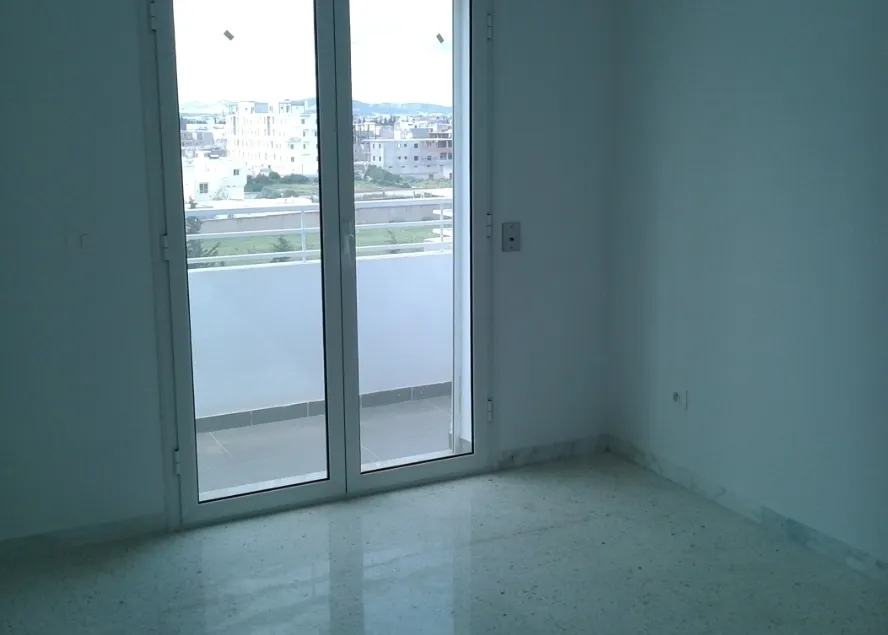 Location S2 vide à Cité Les Palmiers 