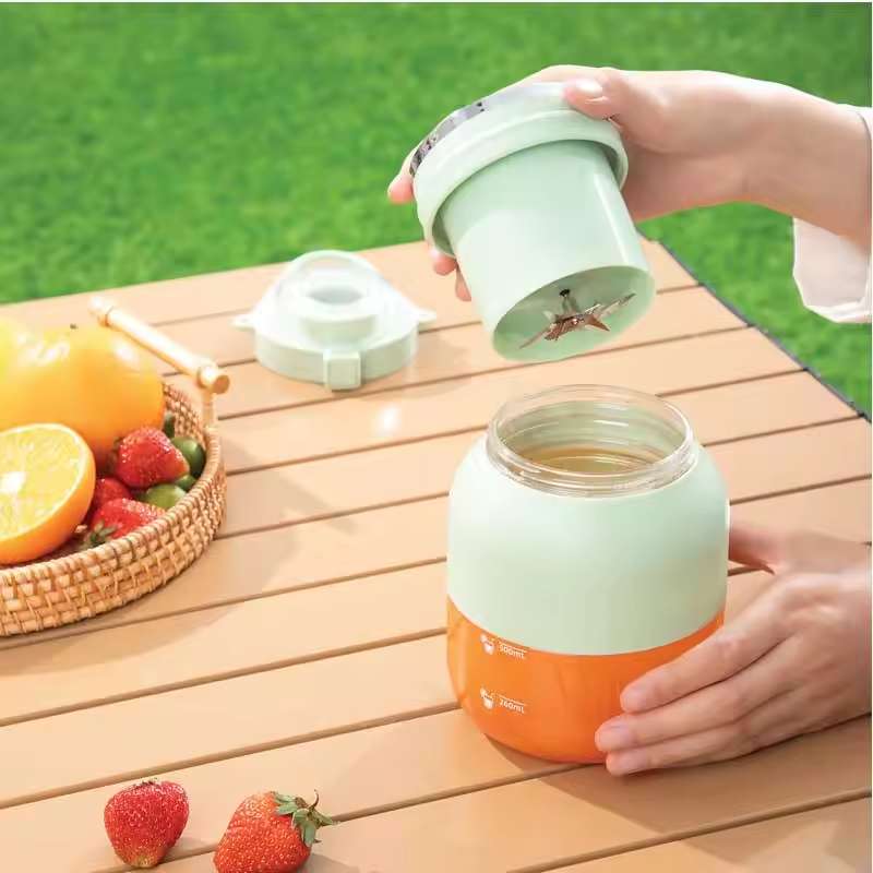 Bouteille presse-agrume rechargeable portable 1.5L