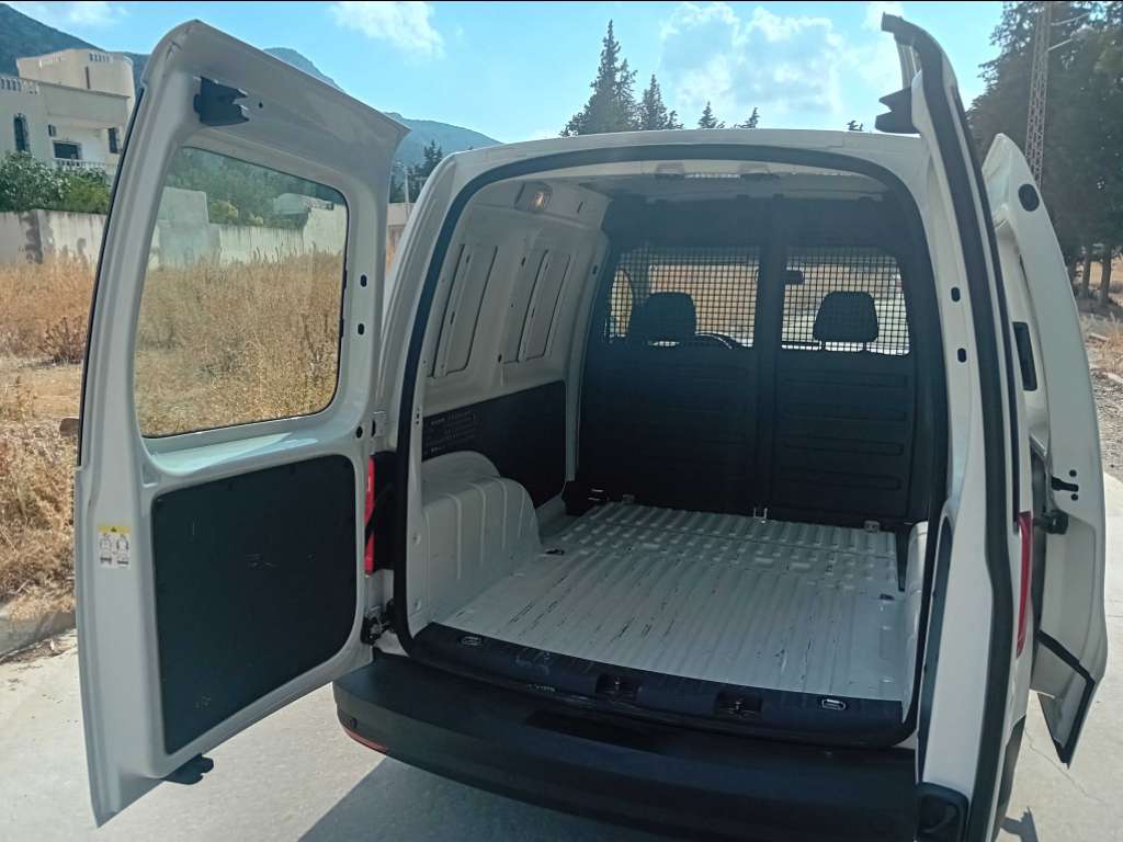 A vendre caddy diesel tdi première main année 2020 tel 55090199