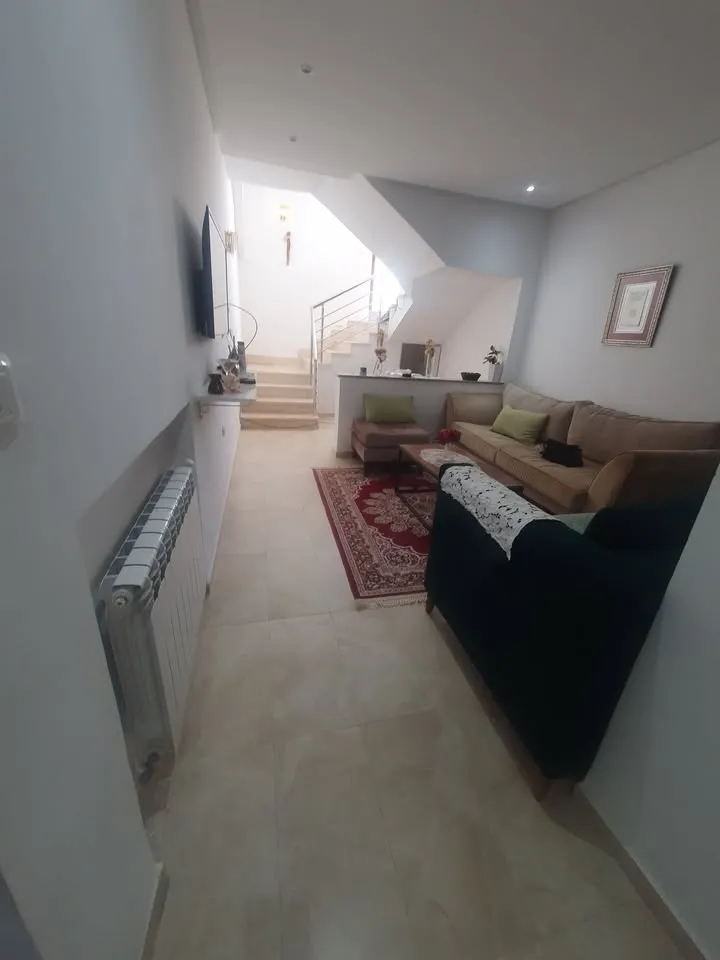 'un étage de villa au RDC S+2 meublé situé à MANAR 2