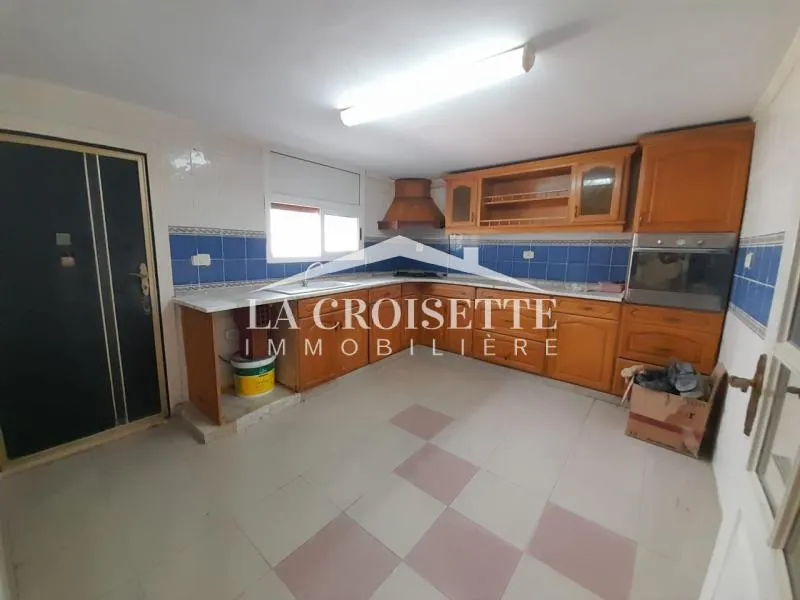 Triplex S+5 avec jardin à Gammarth MTRL0115