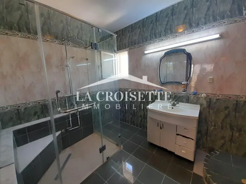 Triplex S+5 avec jardin à Gammarth MTRL0115