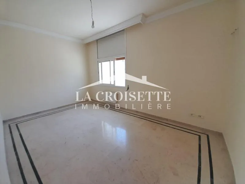 Triplex S+5 avec jardin à Gammarth MTRL0115