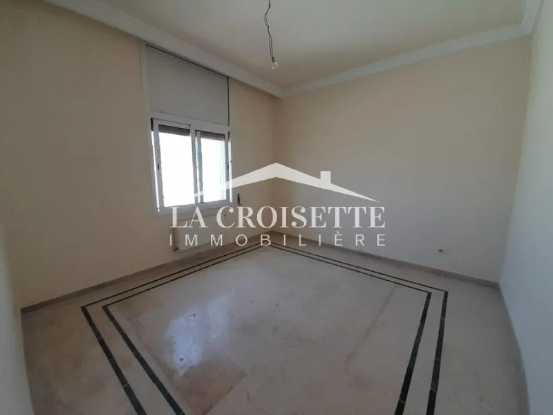 Triplex S+5 avec jardin à Gammarth MTRL0115