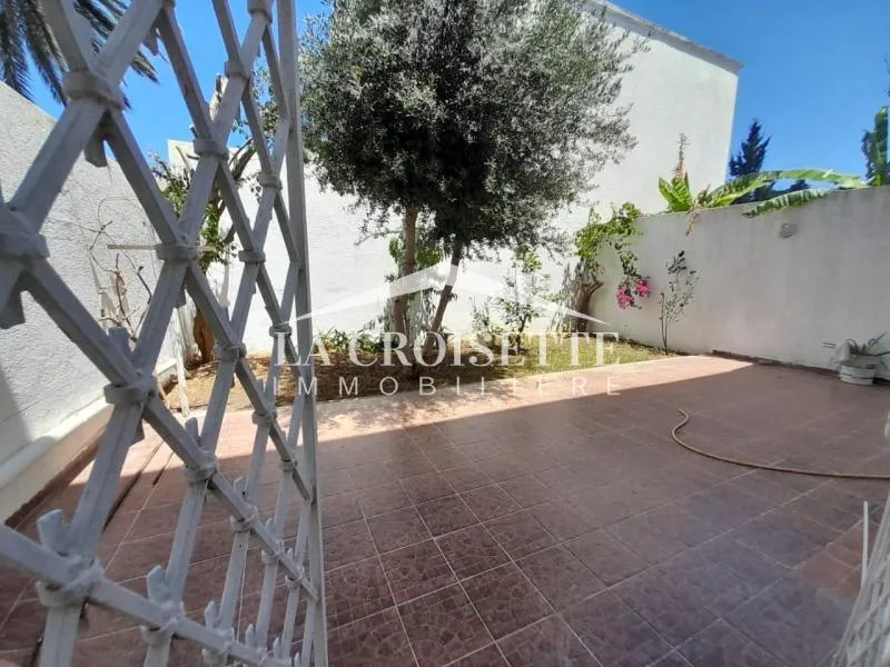 Triplex S+5 avec jardin à Gammarth MTRL0115