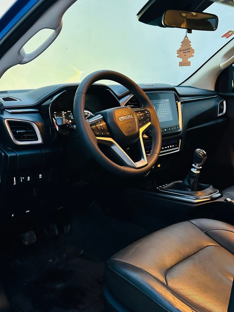 ISUZU D-MAX V CROSS EUROPEĂNE đ«đ·