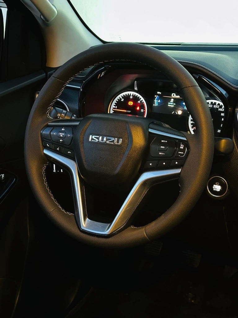 ISUZU D-MAX V CROSS EUROPEĂNE đ«đ·