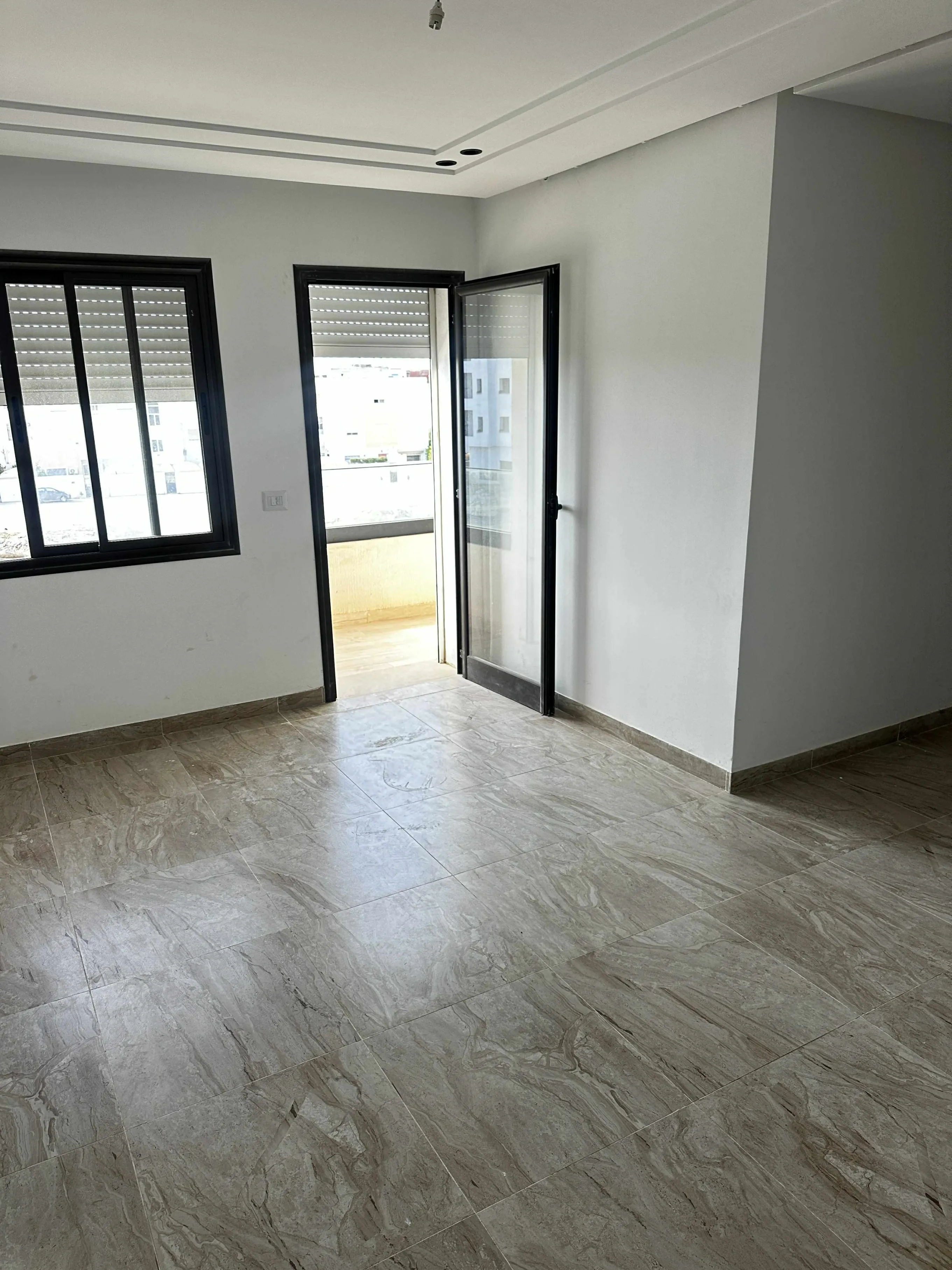 a louer un appartement S1 avec place parking jamais habitée a la nouvelle medina 3