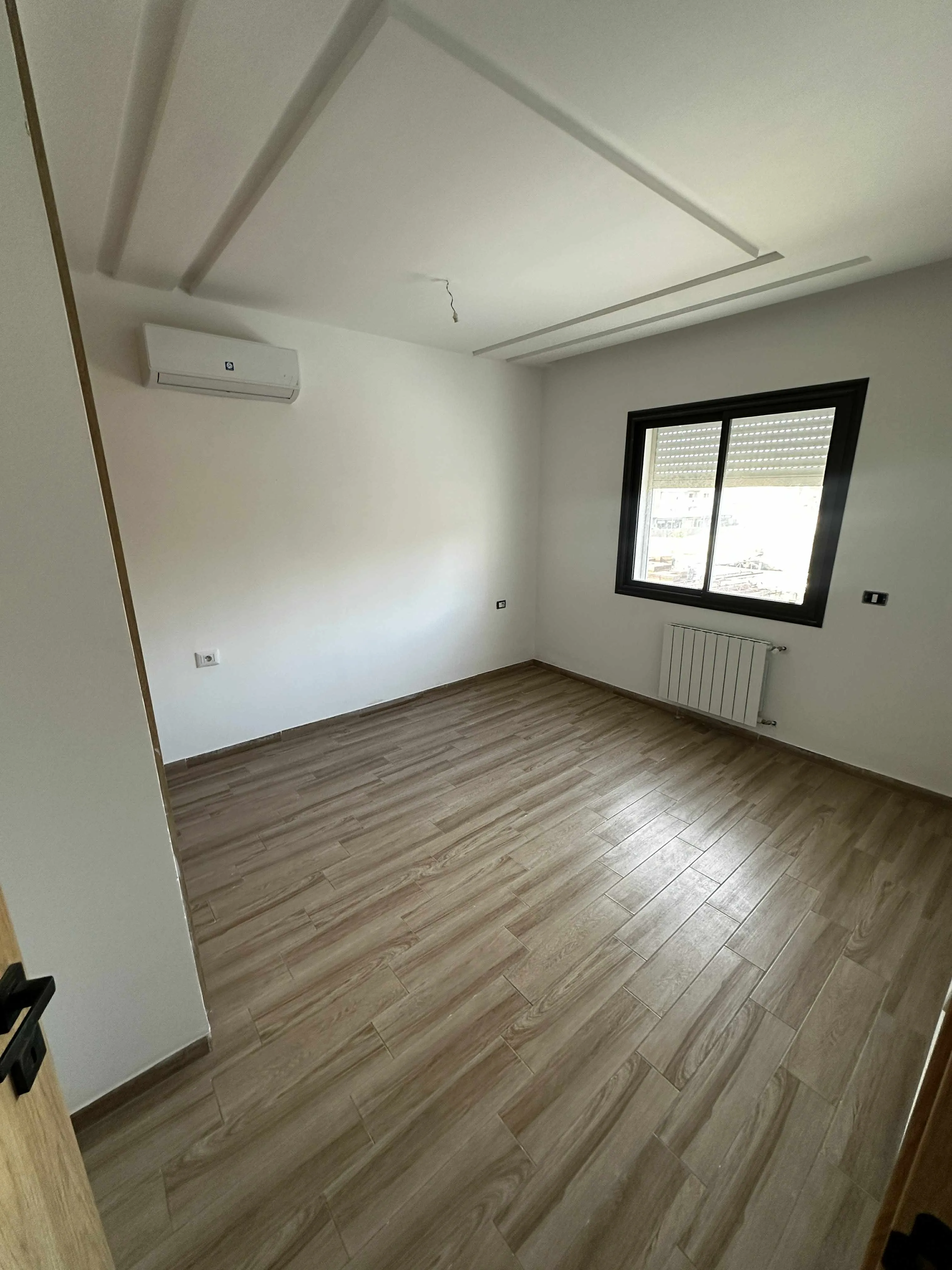 a louer un appartement S1 avec place parking jamais habitée a la nouvelle medina 3