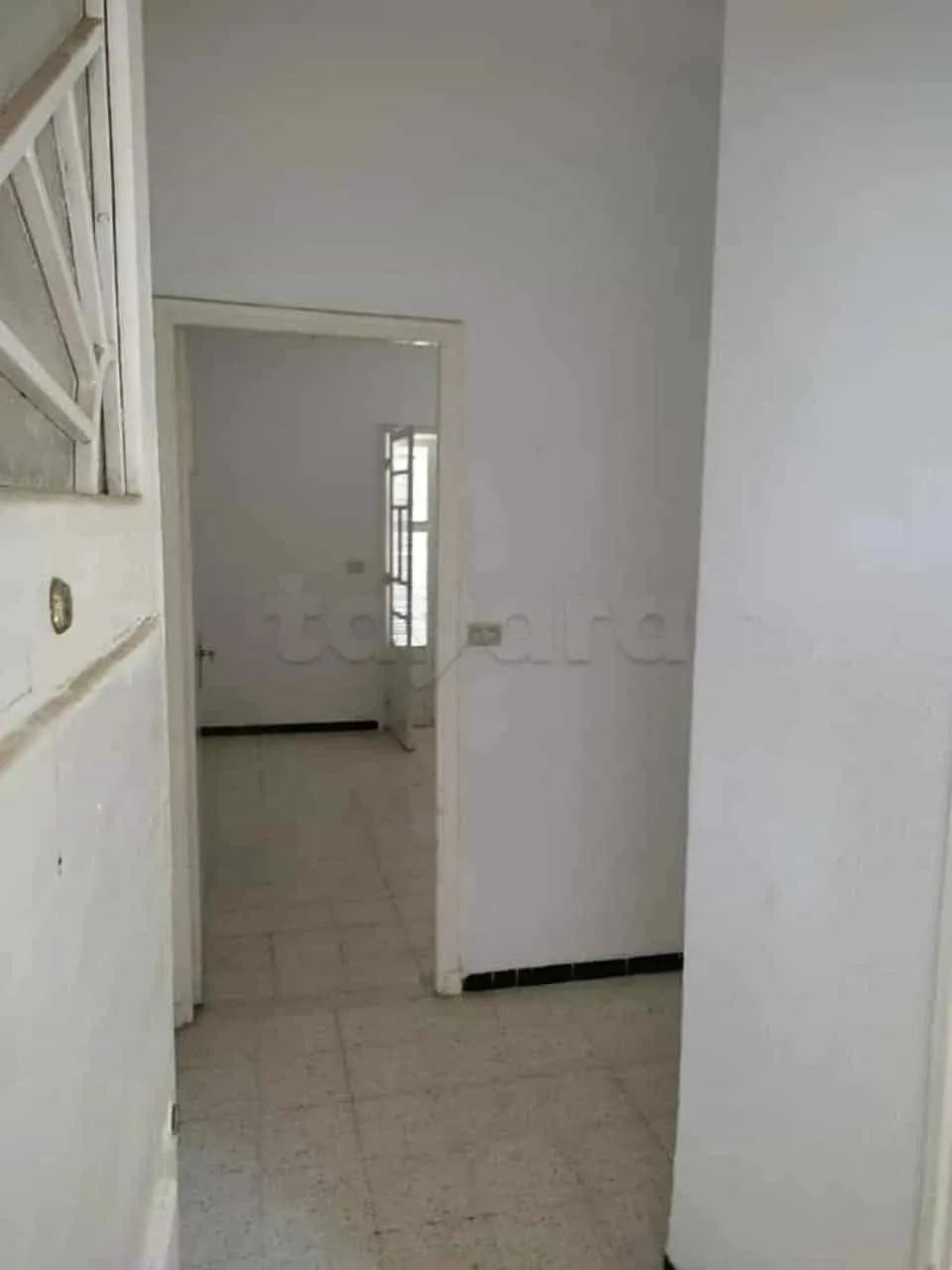un appartements s+2 vide au 1er étage a louer situé a bardo prés de route x