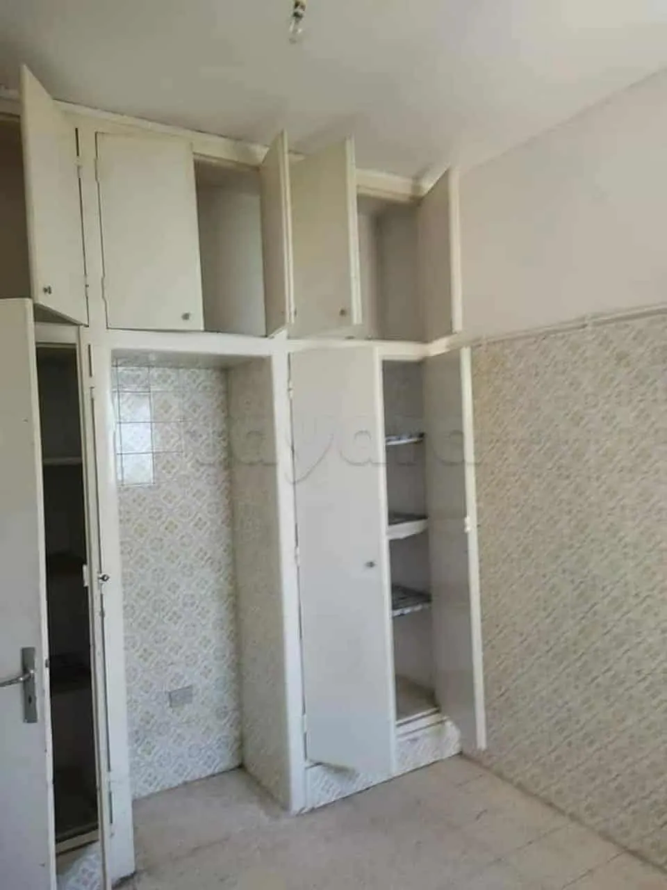 un appartements s+2 vide au 1er étage a louer situé a bardo prés de route x