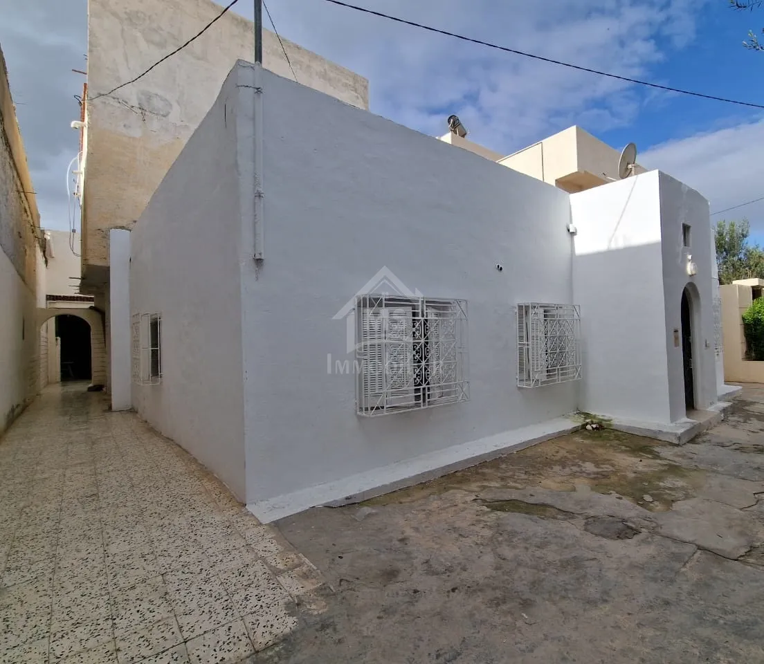 Maison arabe S+2 renouvelée à vendre à Hammamet 51355351