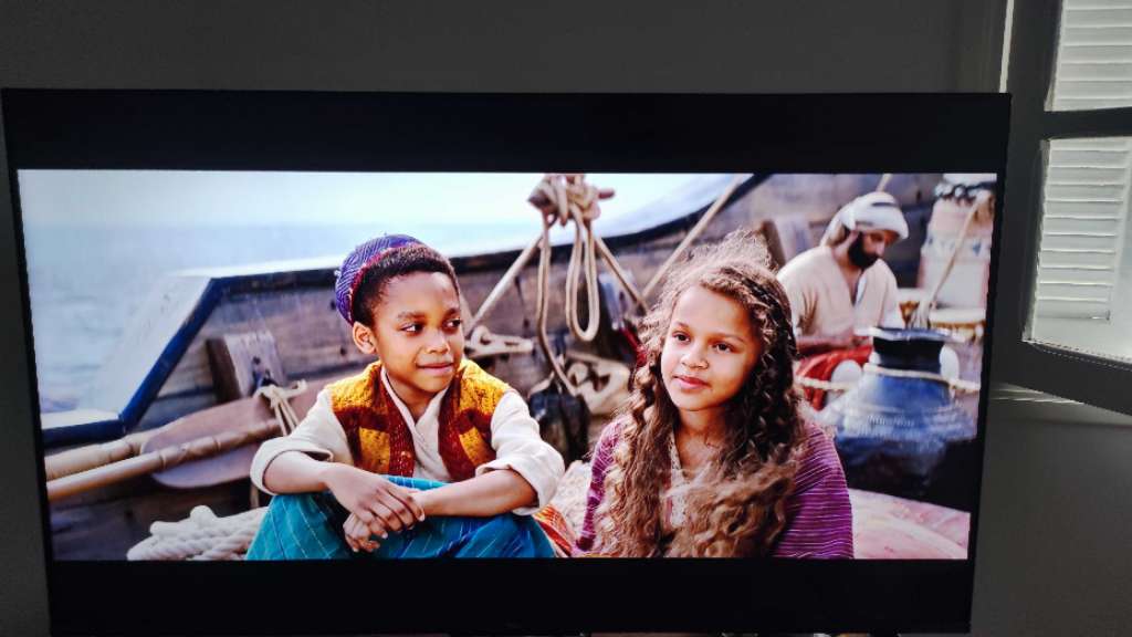 TCL p735 UHD 4K 43" état neuf, Athir Tunisie, prix négociable.