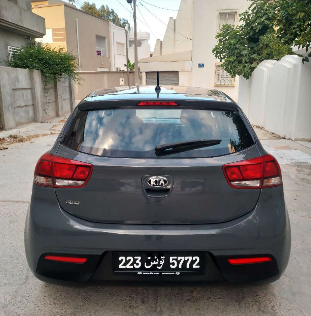 KIA RIO NEUF PREMIERE MAIN