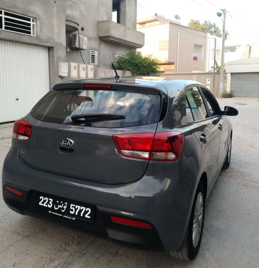 KIA RIO NEUF PREMIERE MAIN
