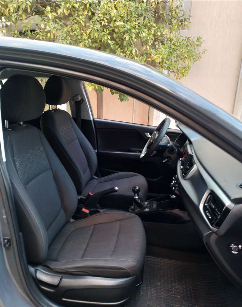 KIA RIO NEUF PREMIERE MAIN