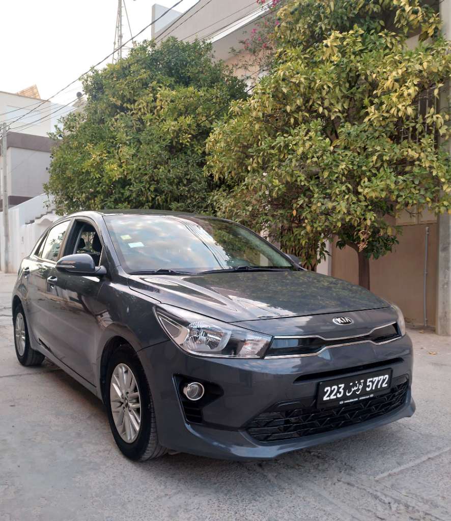 KIA RIO NEUF PREMIERE MAIN