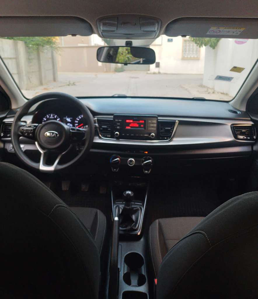 KIA RIO NEUF PREMIERE MAIN