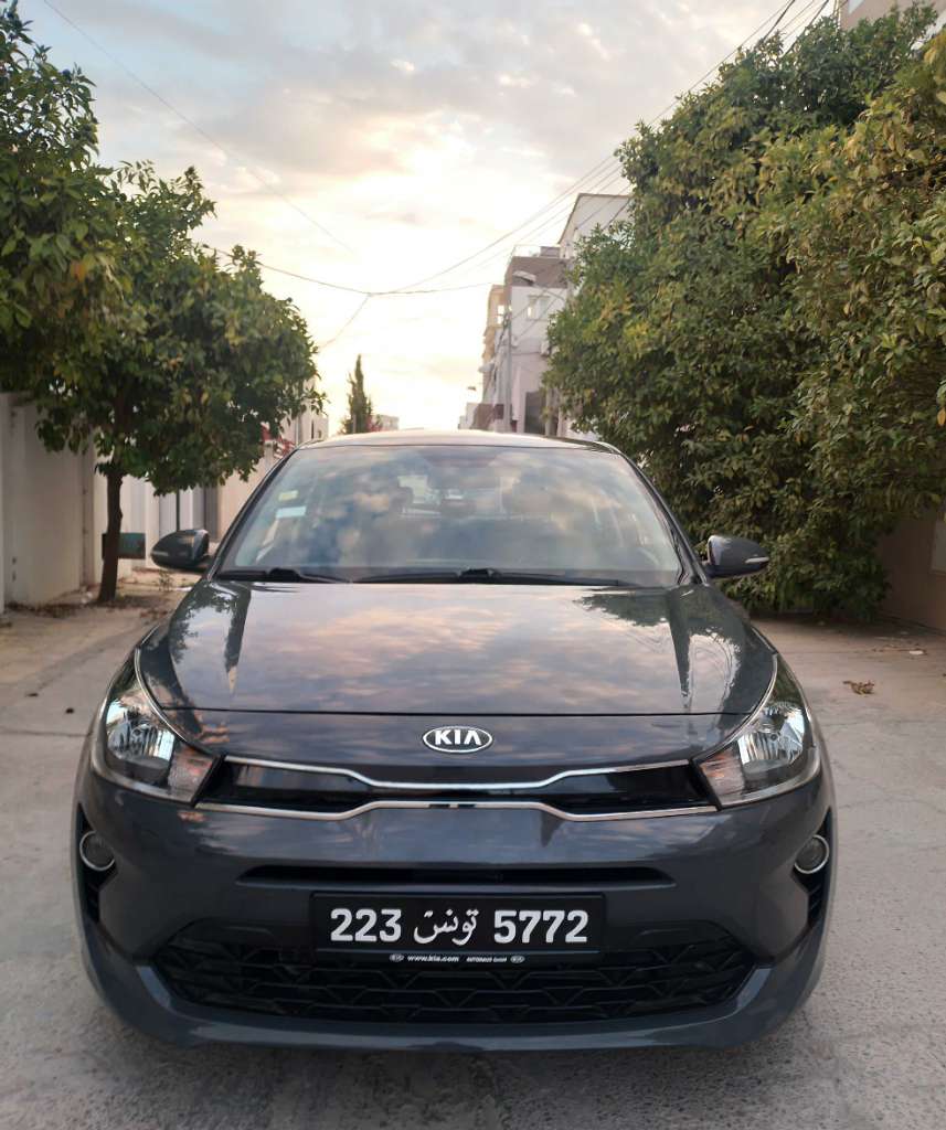 KIA RIO NEUF PREMIERE MAIN