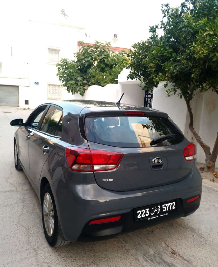 KIA RIO NEUF PREMIERE MAIN