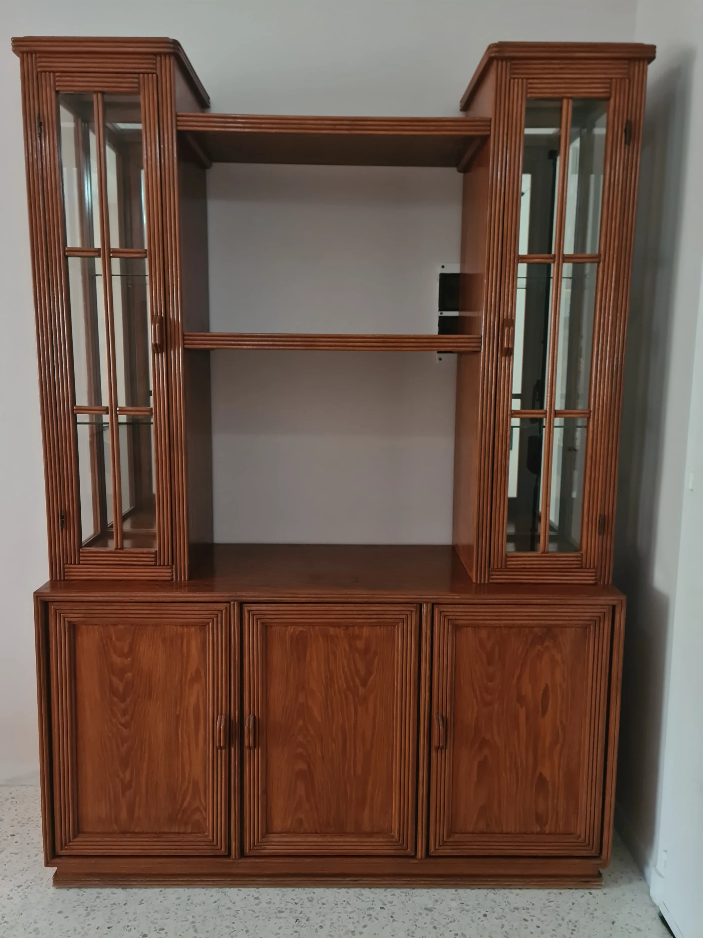 Meuble Tv avec vitrines en bois massif