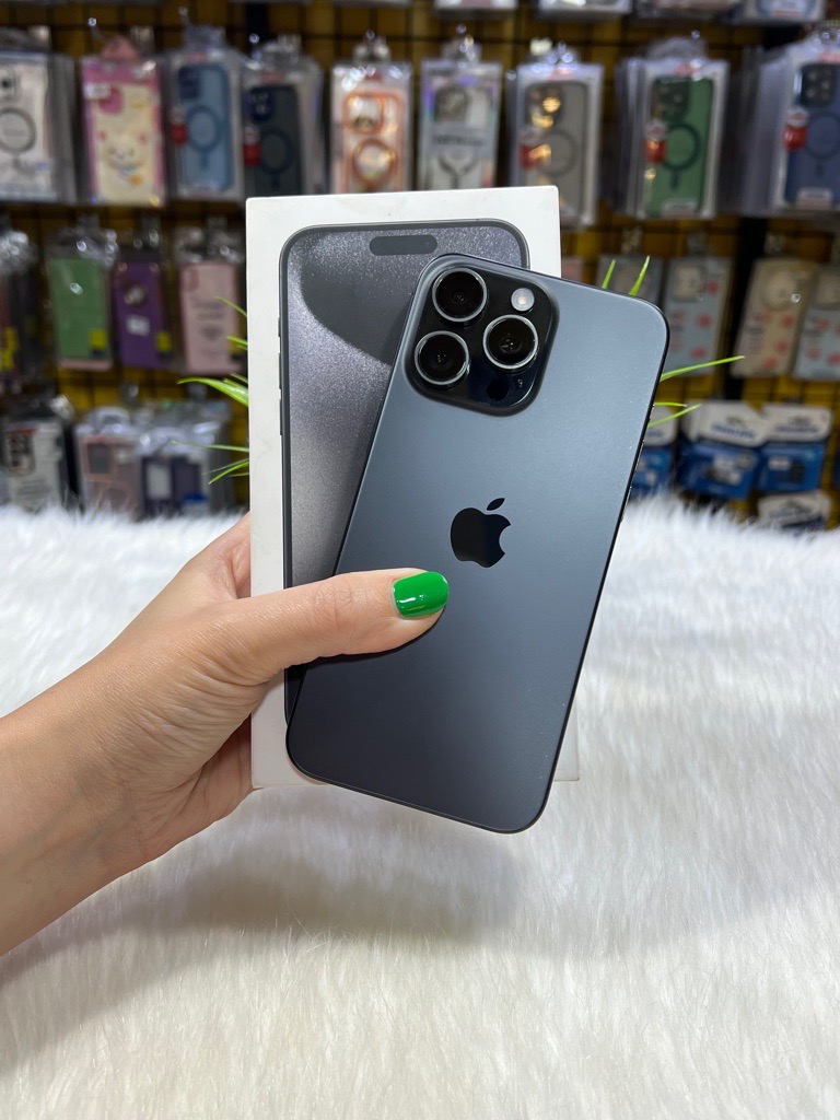iPhone 15 Pro Max 256Gb batterie 🔋 90%  Avec paquet & câble original