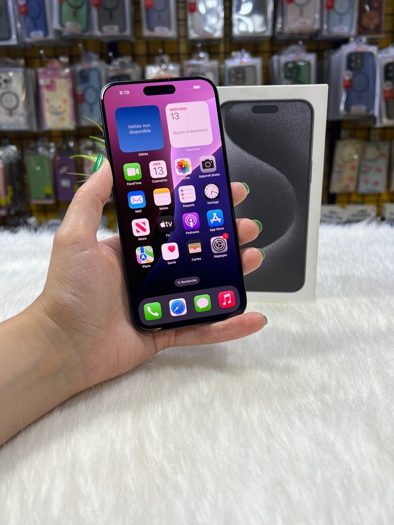 iPhone 15 Pro Max 256Gb batterie 🔋 90%  Avec paquet & câble original