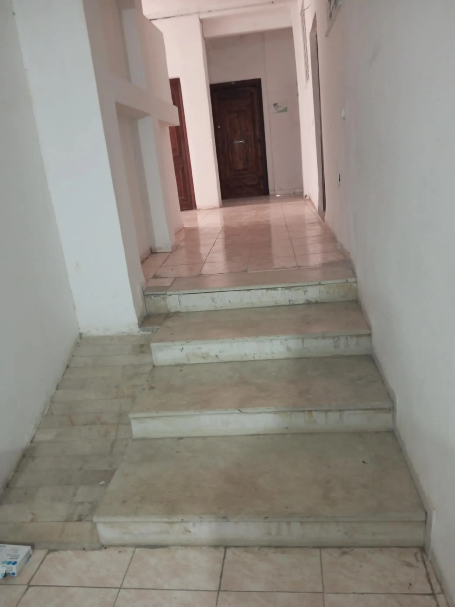 un bureau spacieux s+1 au rdc a louer a manar 2 en face colisée soula