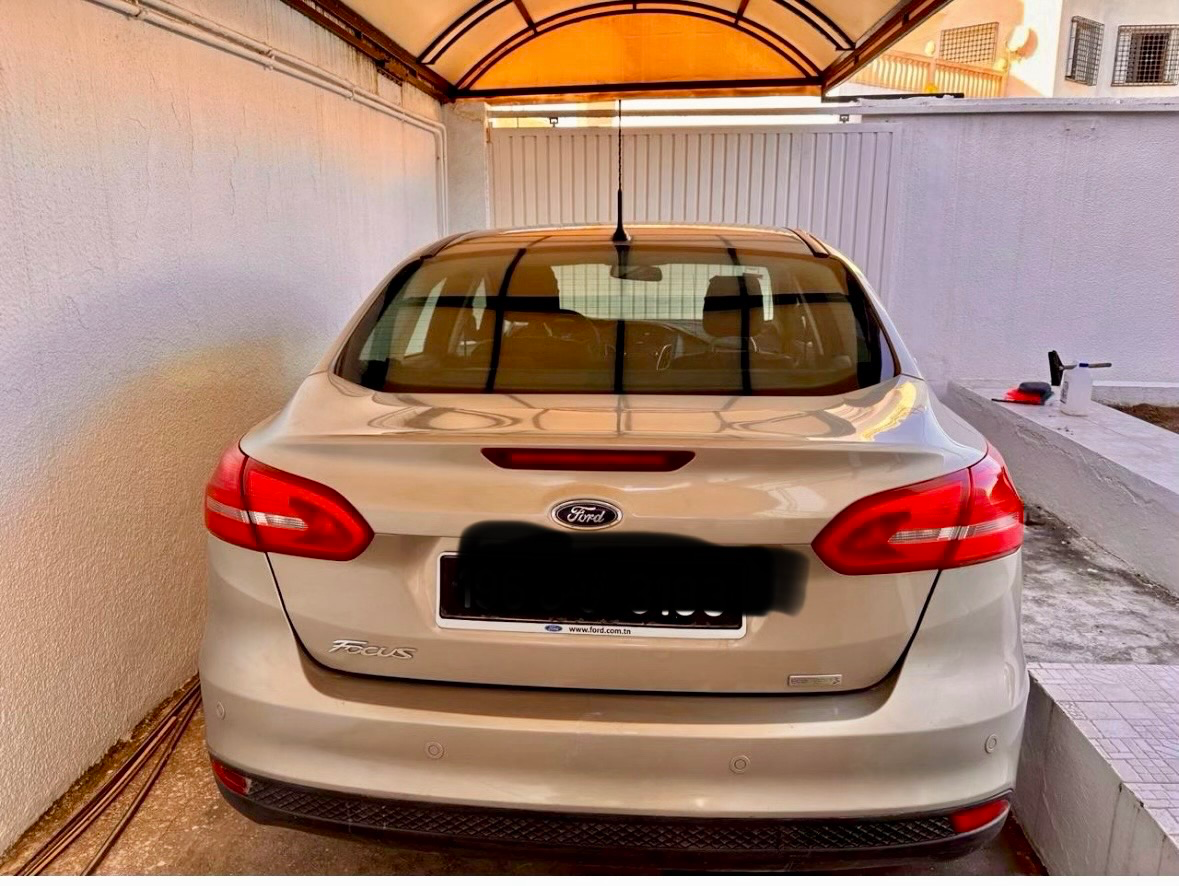 A vendre ford focus faible km très bon état 