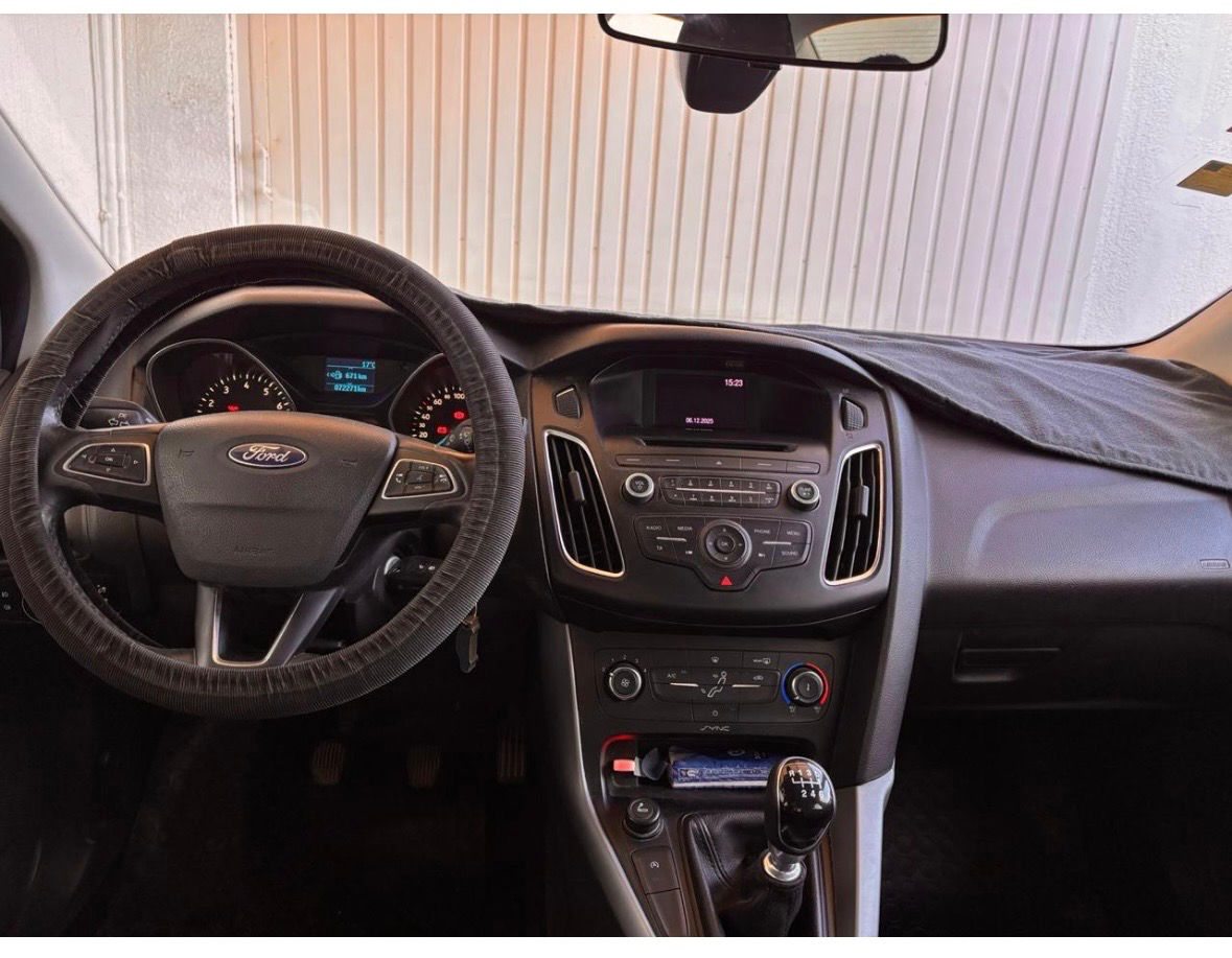 A vendre ford focus faible km très bon état 