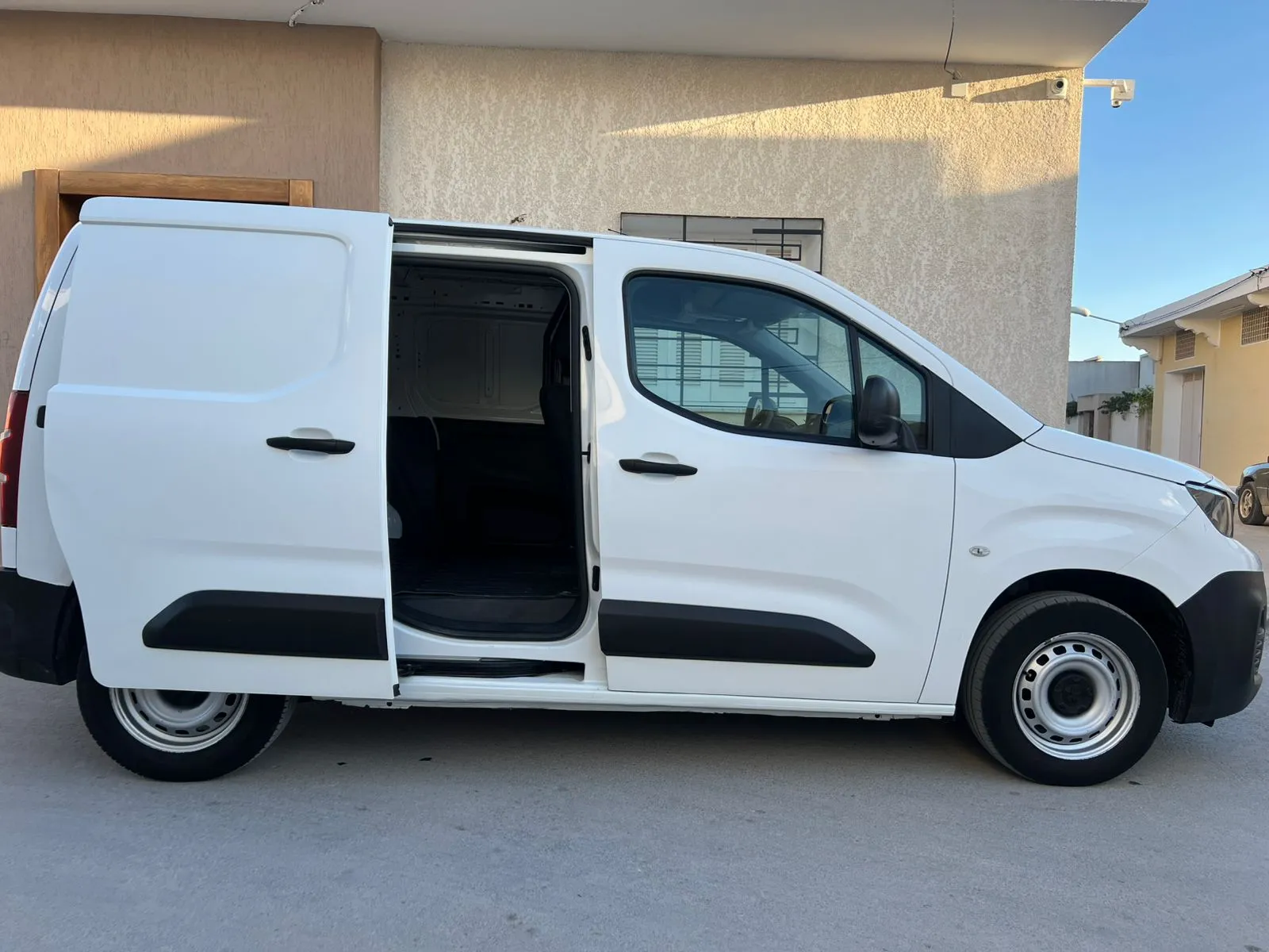 Peugeot partner k9 - 1ère main (1.6L e-HDI)