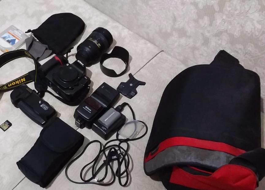 Nikon D300s + objectif 18/200 VR +Flash SB600+ saccoche